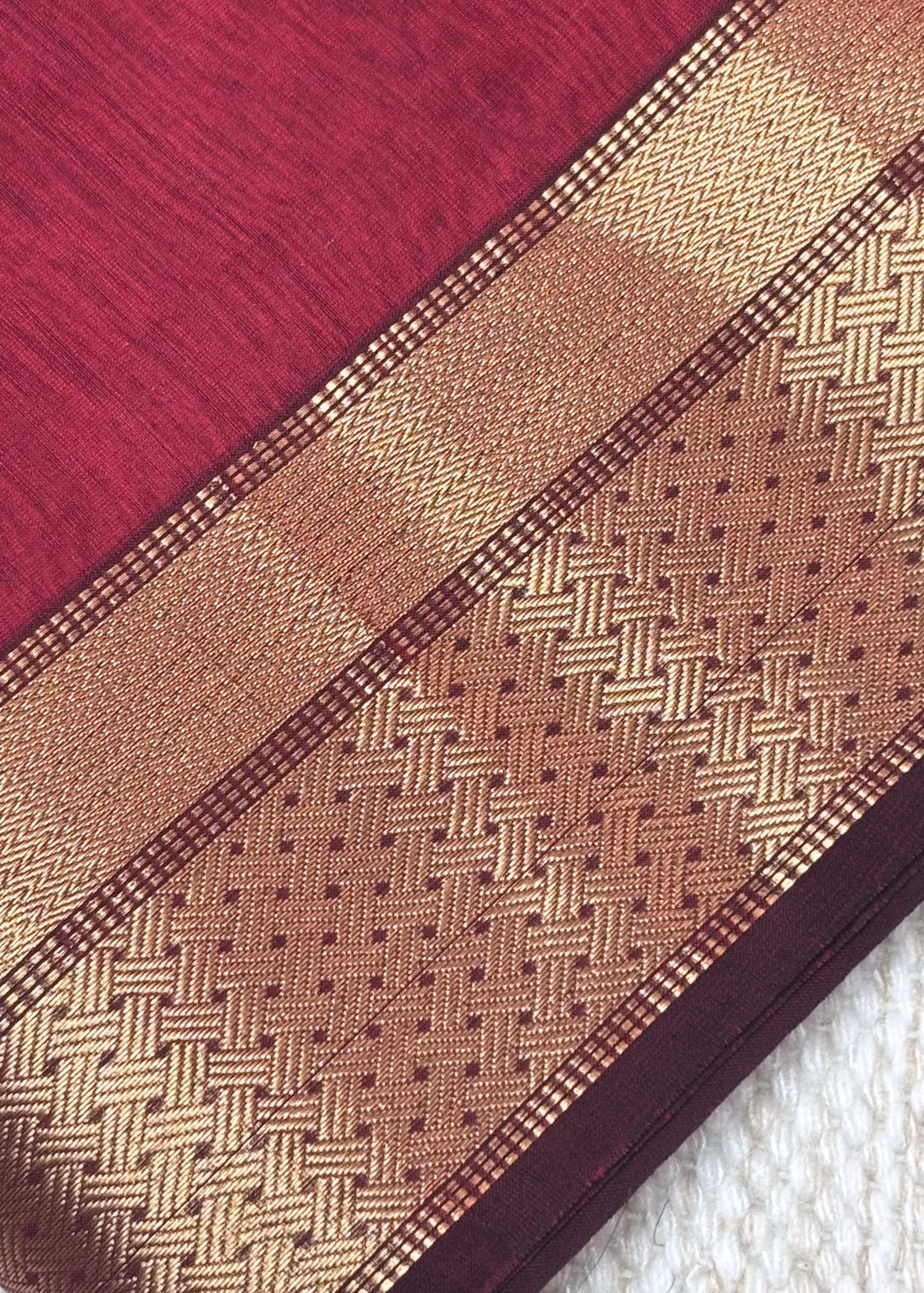 Chatai Border Maroon Surajmukhi Butti Maheshwari
