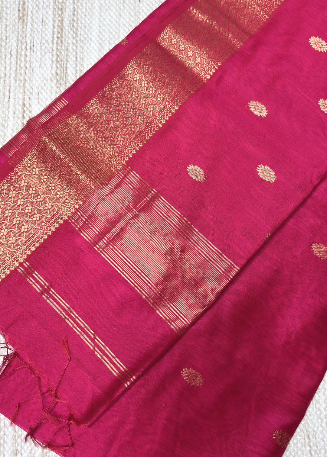 Rani Pink Rudraksh Butti Maheshawri