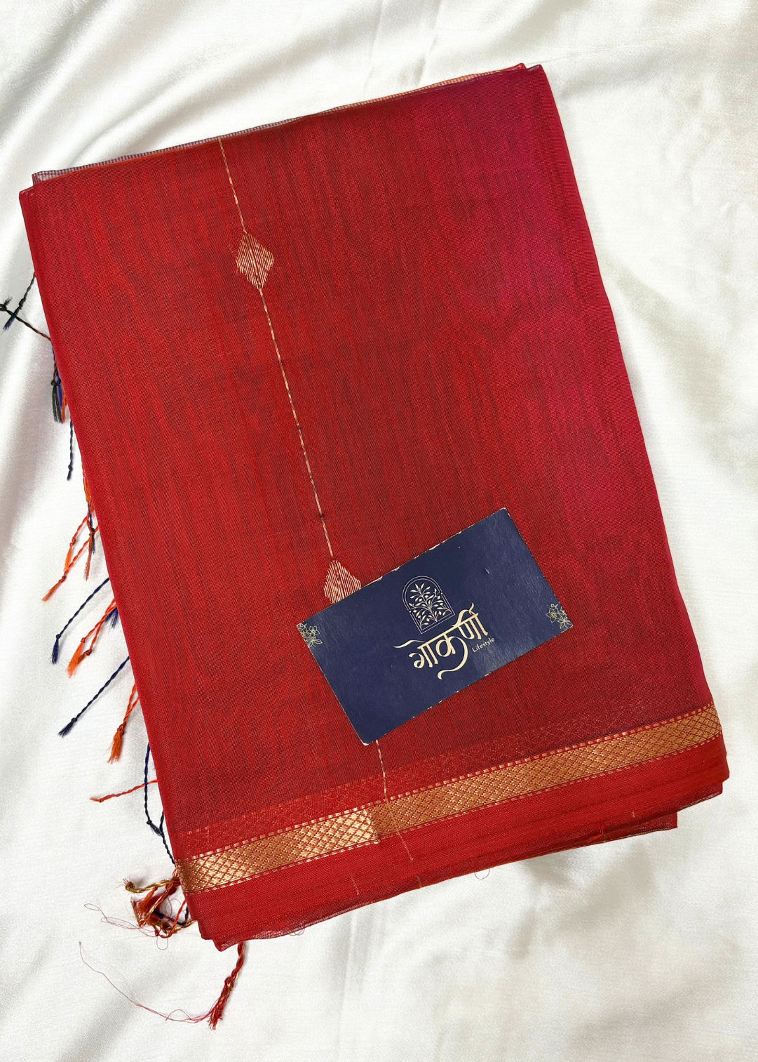Dhoopchav Red Diamond Butti - Chatai Border Maheshwari