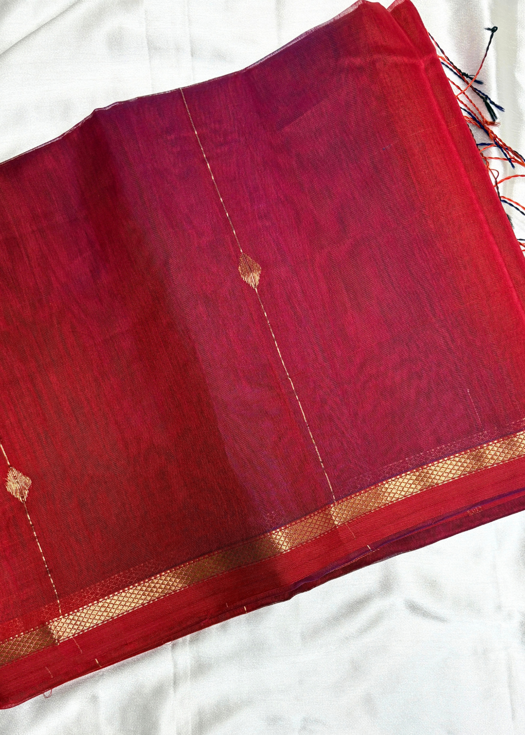 Dhoopchav Red Diamond Butti - Chatai Border Maheshwari