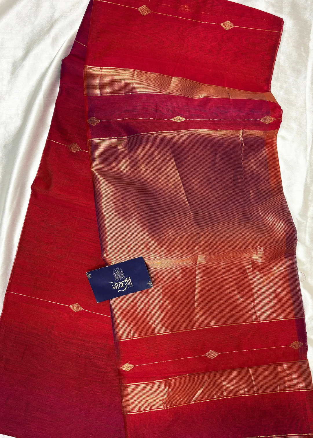 Dhoopchav Red Diamond Butti - Chatai Border Maheshwari
