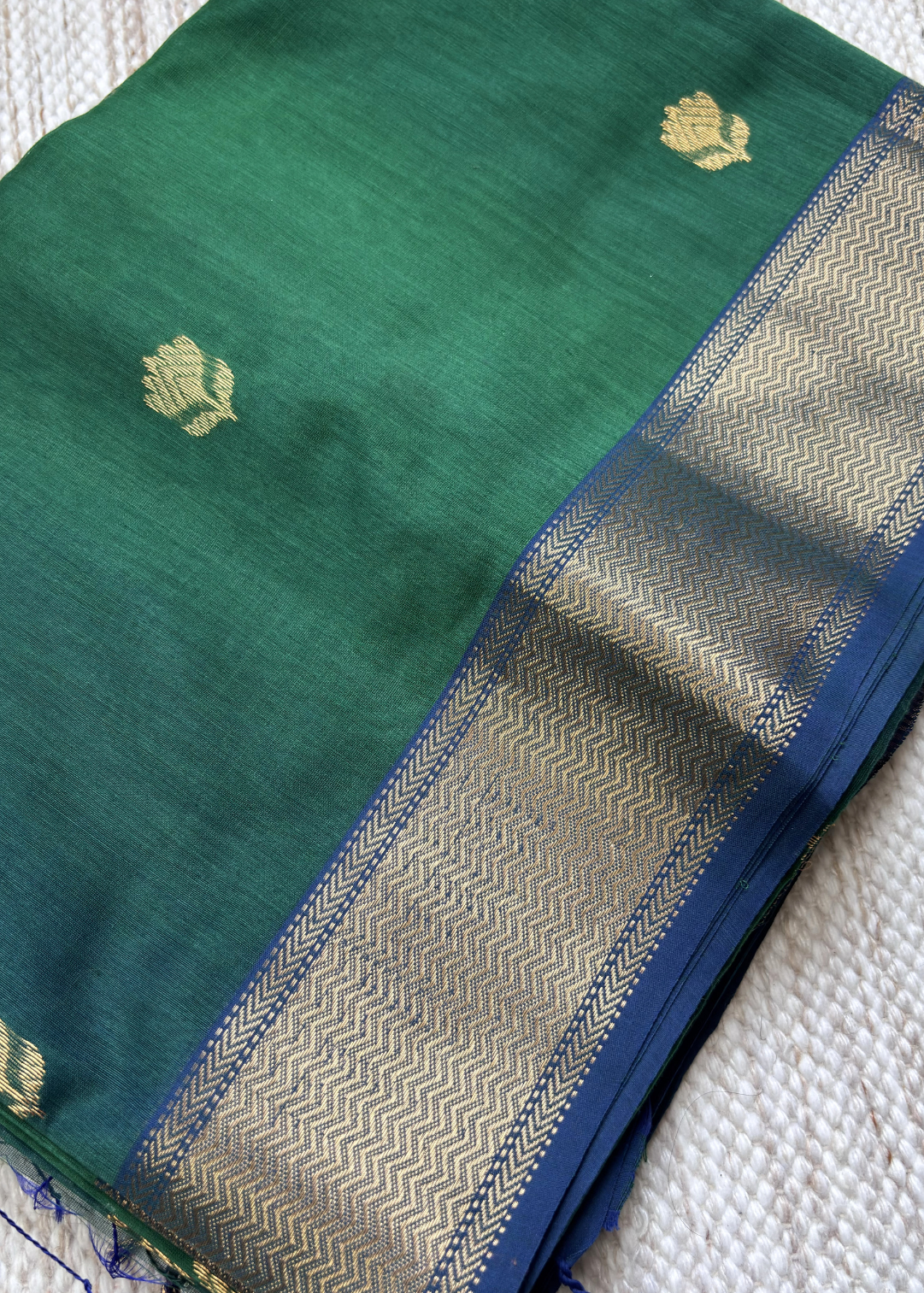 Dhoop Chav Green Lotus Butti Maheshwari