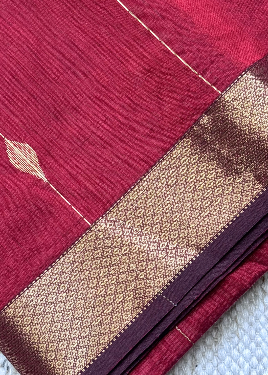 Maroon Patta Butti Maheshwari