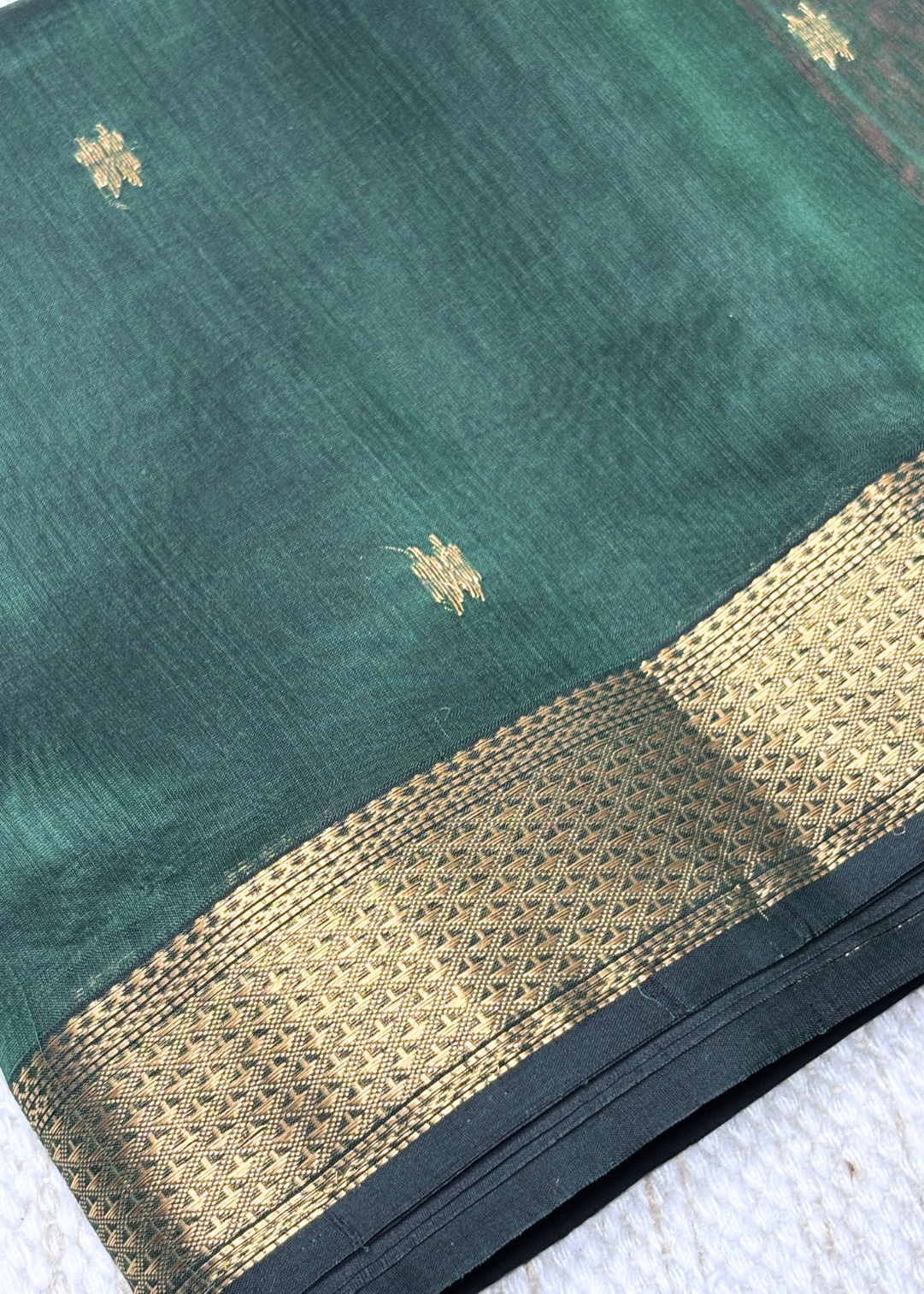 Chatai Border Bottle Green with Red Maheshwari Saree